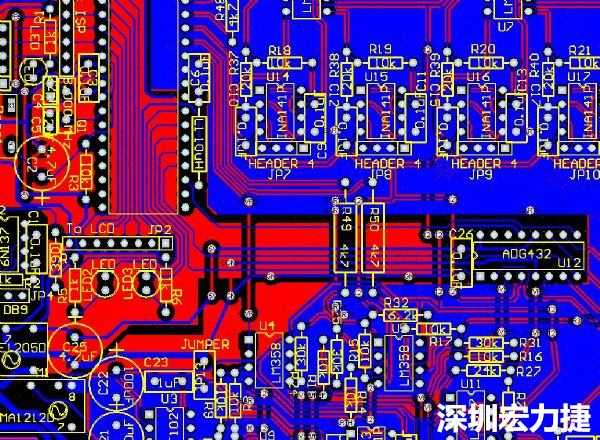 一般產(chǎn)品的PCB設(shè)計(jì)，多數(shù)先決定元件布局，再進(jìn)行線路連接，于元件位置就先改善干擾問(wèn)題，再?gòu)木€路細(xì)節(jié)著手改善產(chǎn)品。